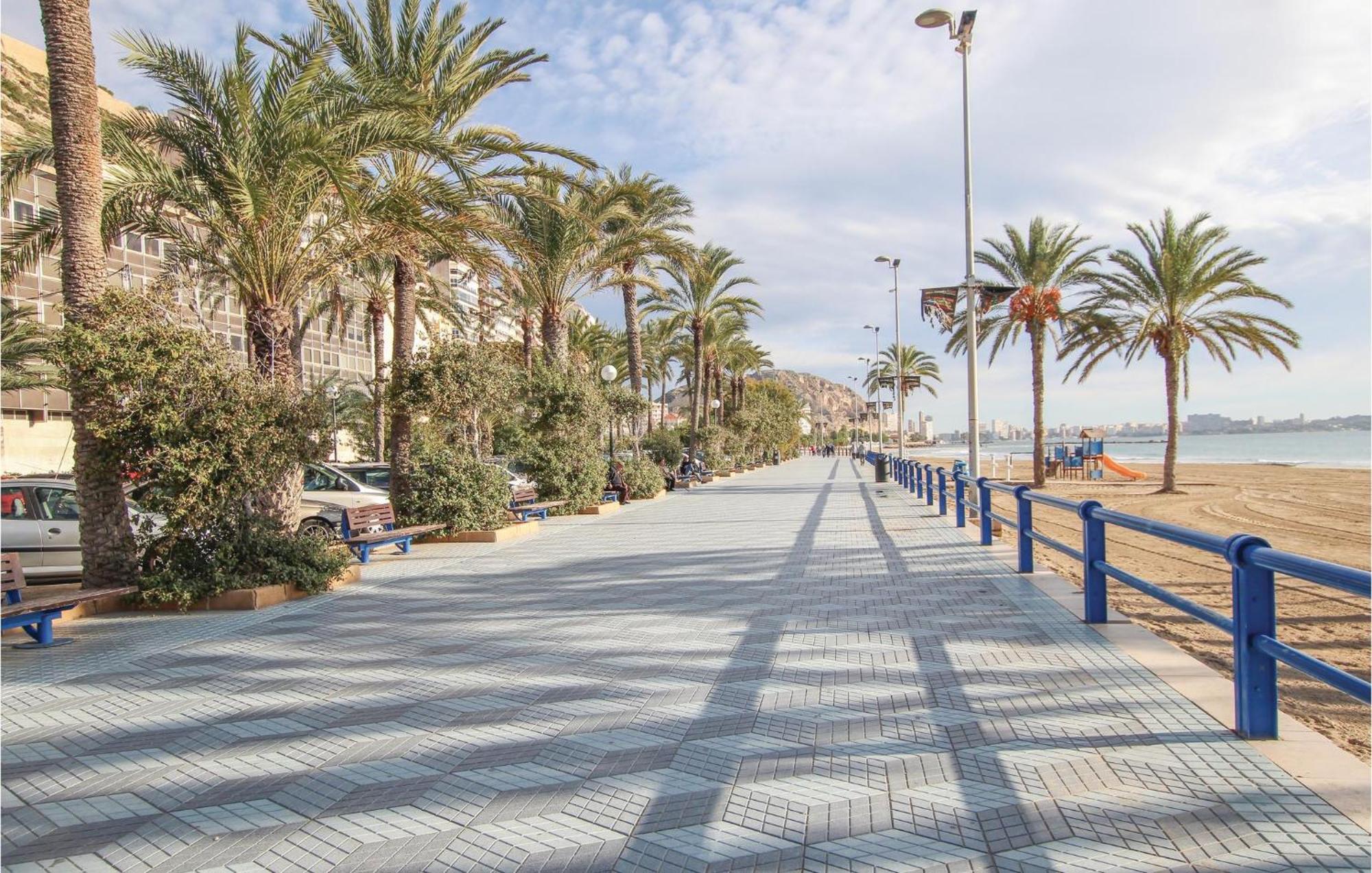 3 Bedroom Gorgeous Apartment In Alicante Kültér fotó